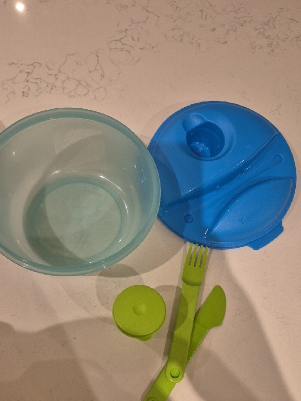 Tupperware Blue Salad Container - Picture 4 of 4